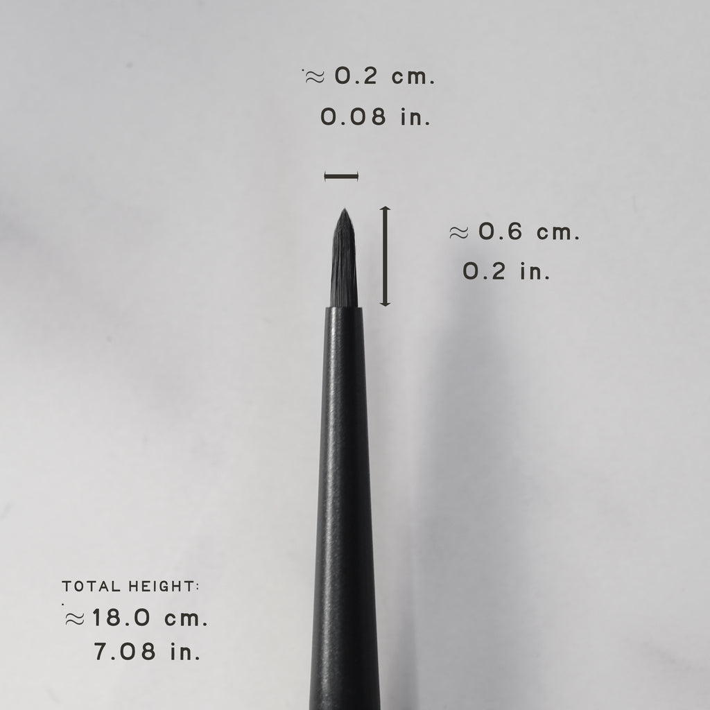 Black eyeliner pencil with measurements on a gray background